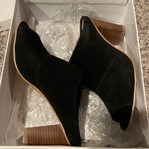 Black slip on Steve Madden suede shoes